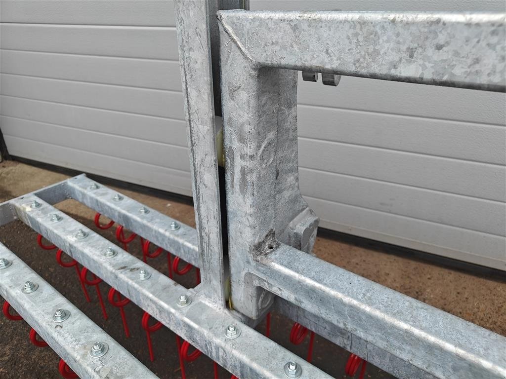 Sonstiges des Typs Schäffer Gårdrive Anker Bjerre Riven 4-rækket, 200cm, flydeophæng, Gebrauchtmaschine in Holstebro (Bild 10)