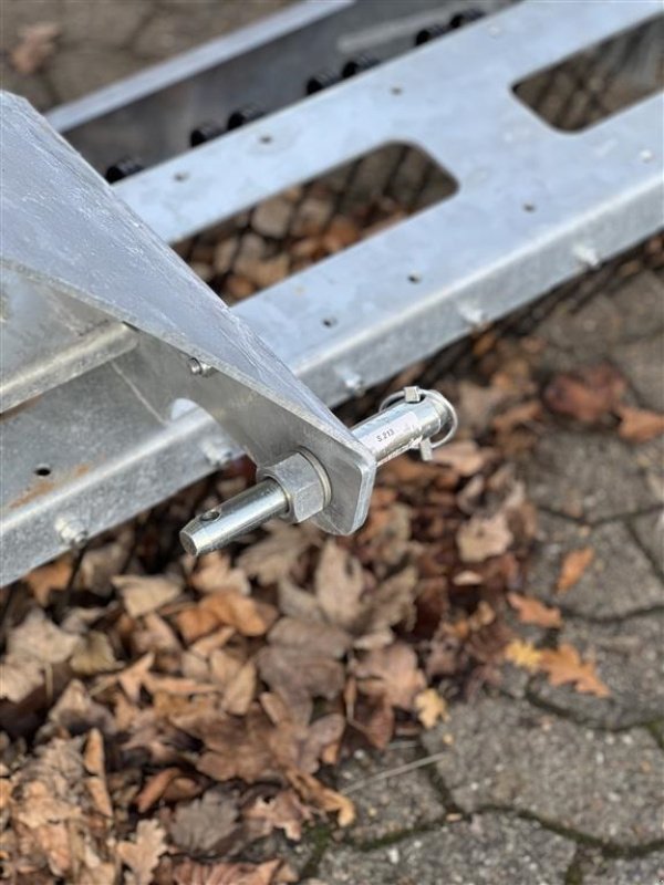 Sonstiges des Typs Sonstige - Gårdspladsrive til 3 punktophæng og pallegafler 240 cm med planerplanke, Gebrauchtmaschine in Roslev (Bild 2)