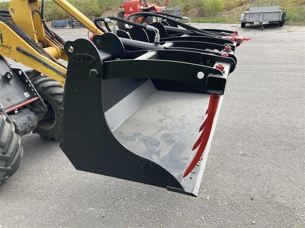 Sonstiges des Typs Sonstige 140 cm Siloklo 2 delt overfaldsgreb monteret med euroophæng, Gebrauchtmaschine in Roslev (Bild 15)