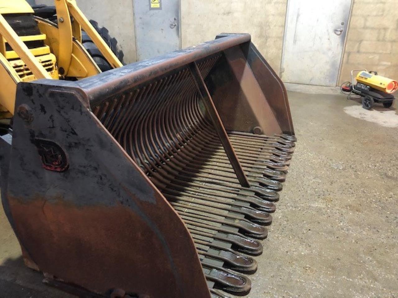 Sonstiges typu Sonstige 2500 LTR HØJTIPSKOVL, Gebrauchtmaschine v Maribo (Obrázek 1)