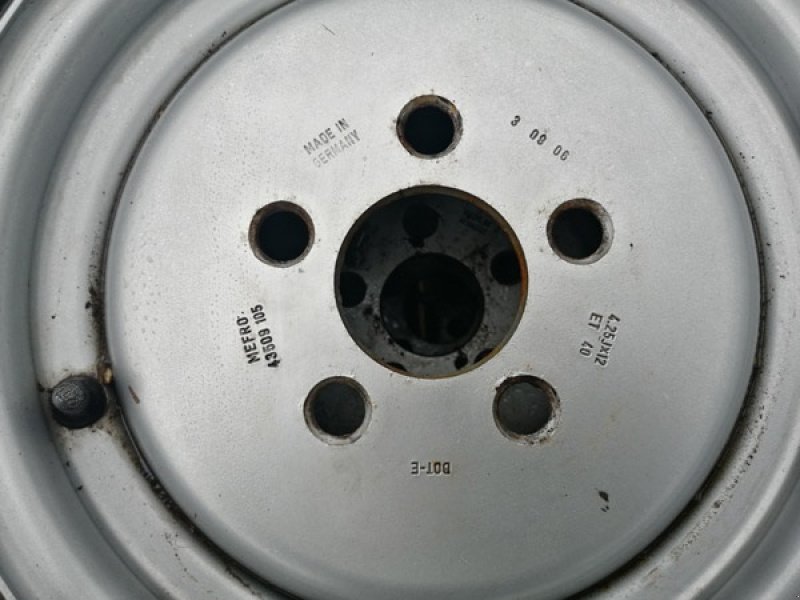 Sonstiges des Typs Sonstige Brugte komplette BKT hjul 700x12 med 5-huls fælge, Gebrauchtmaschine in Vrå (Bild 4)