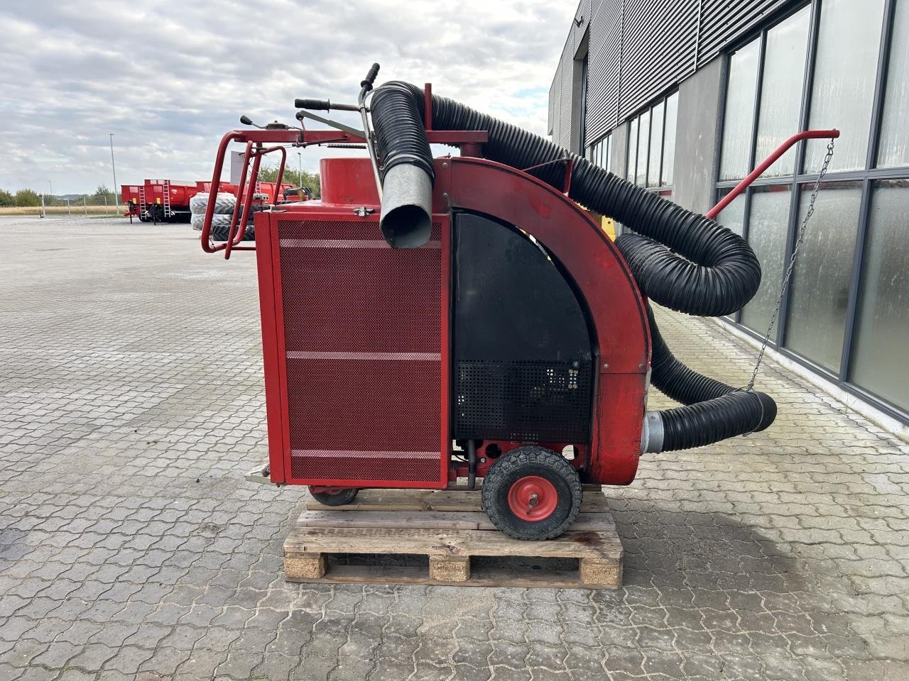 Sonstiges des Typs Sonstige BUGSERET LØVSUGER,, Gebrauchtmaschine in Randers SV (Bild 1)