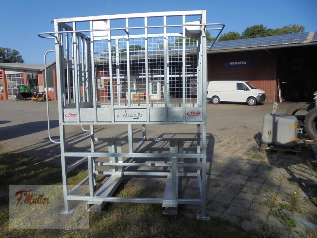 Sonstiges of the type Sonstige FLIEGL ARBEITSBÜHNE HOCH, Neumaschine in Taaken (Picture 1)