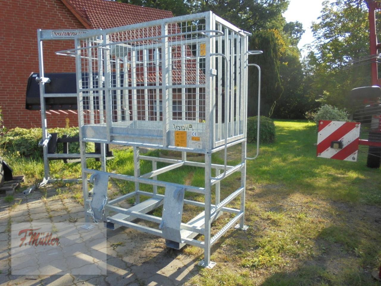 Sonstiges of the type Sonstige FLIEGL ARBEITSBÜHNE HOCH, Neumaschine in Taaken (Picture 3)