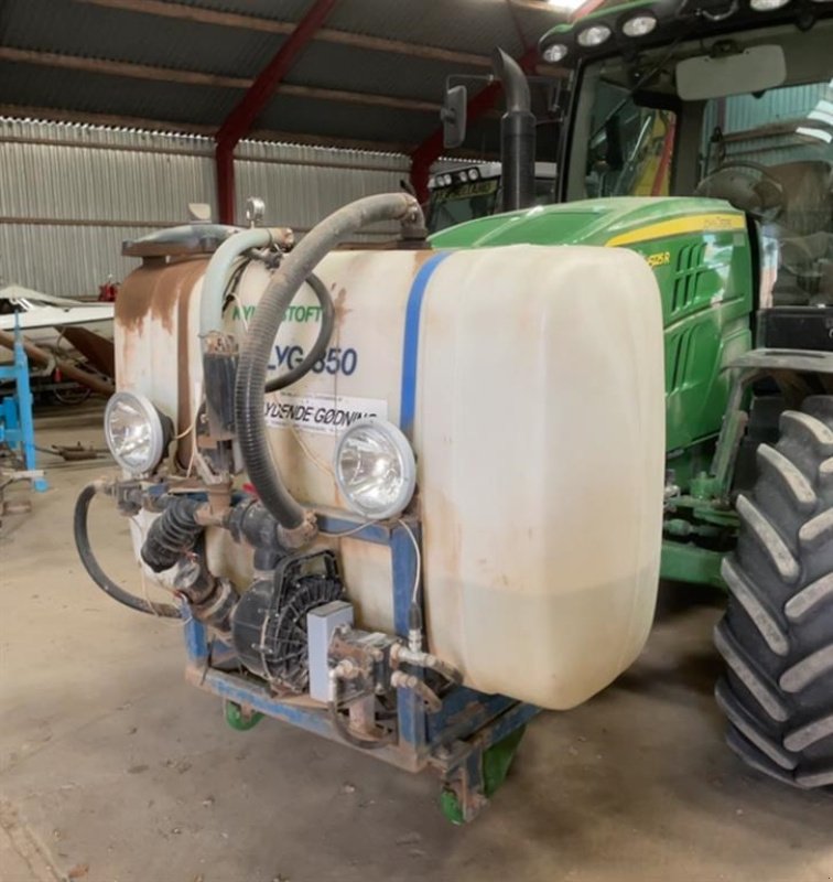 Sonstiges des Typs Sonstige Front tank 850 L med pumpe, Gebrauchtmaschine in Egtved (Bild 1)