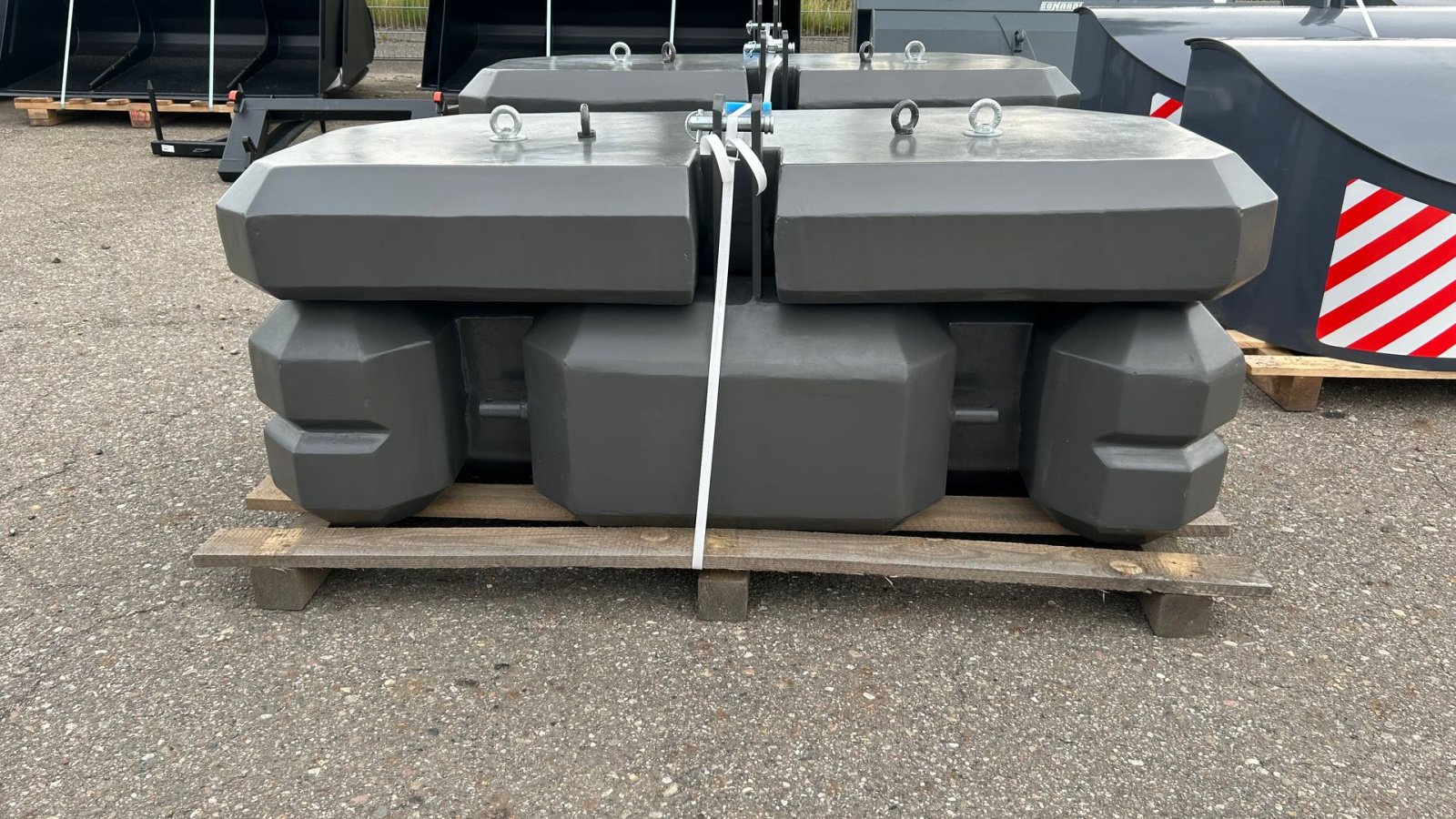 Sonstiges of the type Sonstige Frontvægt MA1600 frontvægt 1600kg - forberedt til overbygning af ekstra vægt., Gebrauchtmaschine in Rødekro (Picture 6)