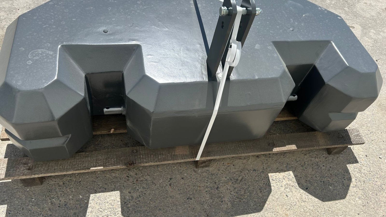 Sonstiges of the type Sonstige Frontvægt MA1600 frontvægt 1600kg - forberedt til overbygning af ekstra vægt., Gebrauchtmaschine in Rødekro (Picture 2)