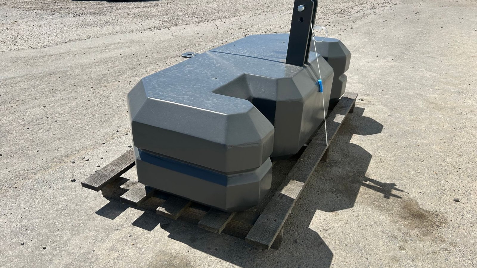 Sonstiges of the type Sonstige Frontvægt MA1800 frontvægt 1800kg - forberedt til overbygning af ekstra vægt., Gebrauchtmaschine in Rødekro (Picture 3)