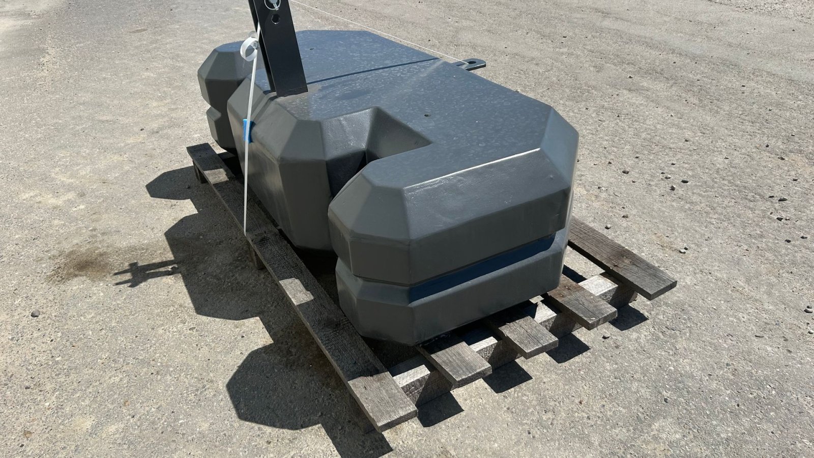 Sonstiges of the type Sonstige Frontvægt MA1800 frontvægt 1800kg - forberedt til overbygning af ekstra vægt., Gebrauchtmaschine in Rødekro (Picture 6)