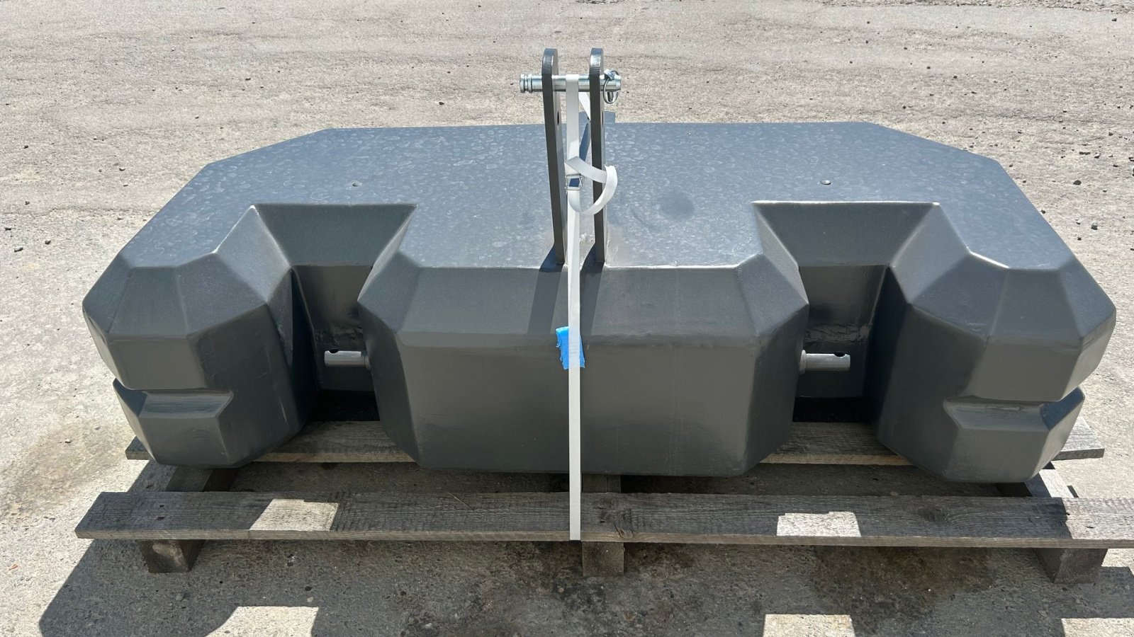 Sonstiges of the type Sonstige Frontvægt MA1800 frontvægt 1800kg - forberedt til overbygning af ekstra vægt., Gebrauchtmaschine in Rødekro (Picture 1)