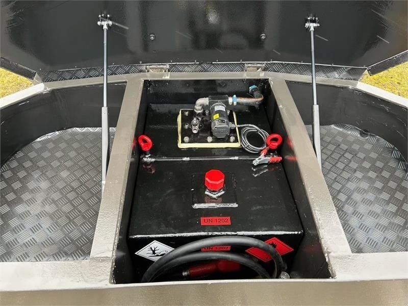 Sonstiges des Typs Sonstige Frontvægt med dieseltank, Gebrauchtmaschine in Mern (Bild 11)