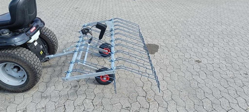 Sonstiges des Typs Sonstige GÅRDSPLADSSTRIGLE 1,5m med el løft, Gebrauchtmaschine in Egtved (Bild 1)