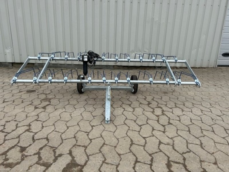 Sonstiges типа Sonstige GÅRDSPLADSSTRIGLE, Gebrauchtmaschine в Rødding (Фотография 1)