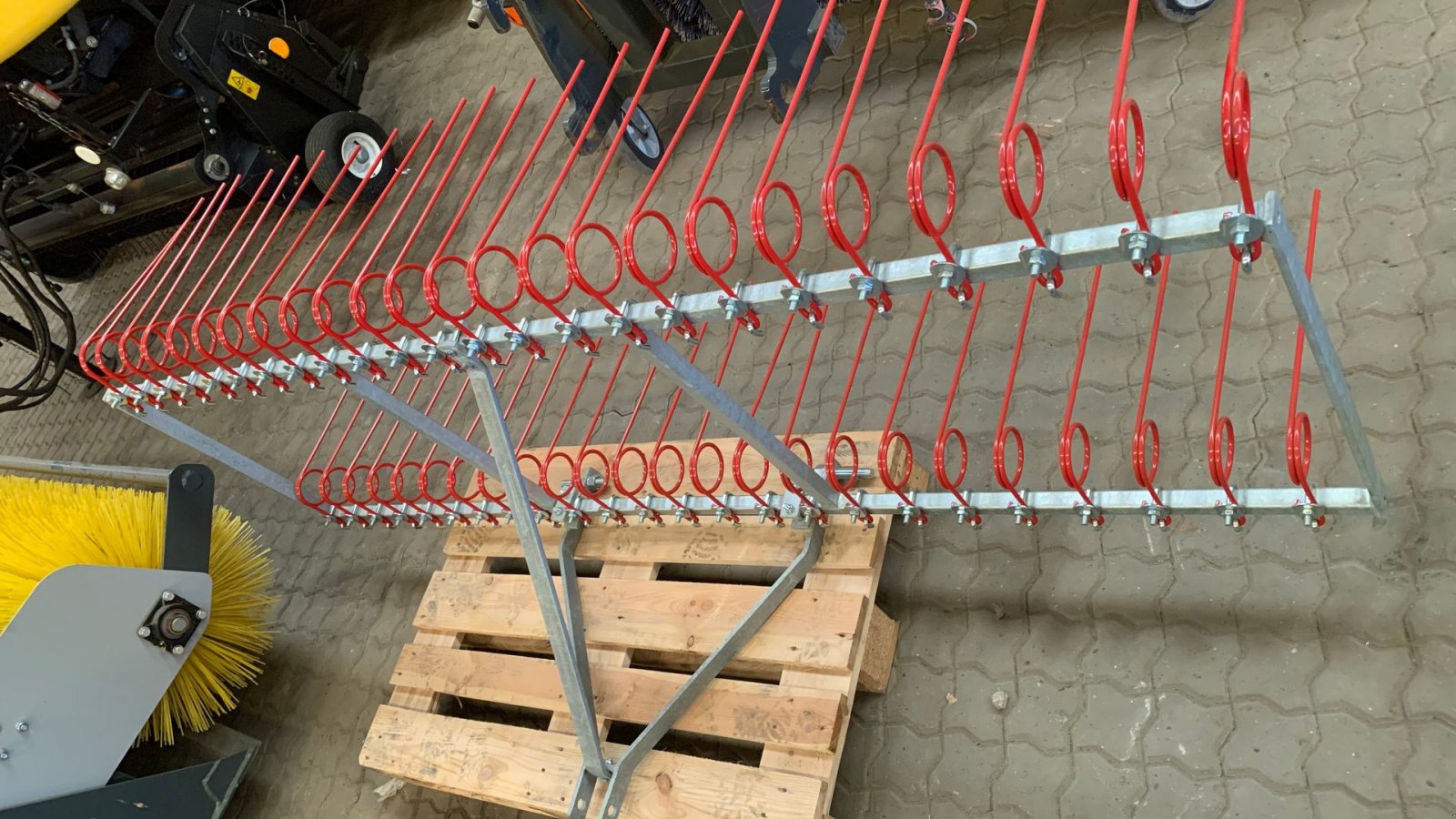 Sonstiges tip Sonstige Gårdsplasrive 2.40 mtr., Gebrauchtmaschine in Tinglev (Poză 1)