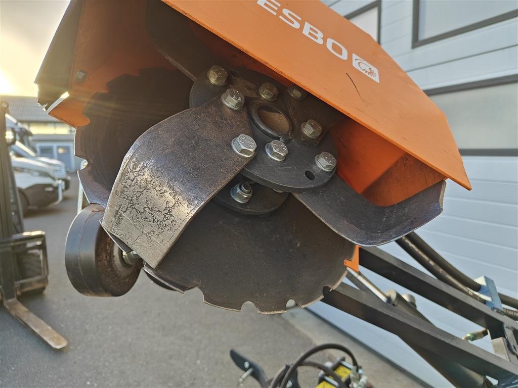 Sonstiges Türe ait Sonstige Nesbo kantskærer, hydraulisk, Gebrauchtmaschine içinde Holstebro (resim 3)