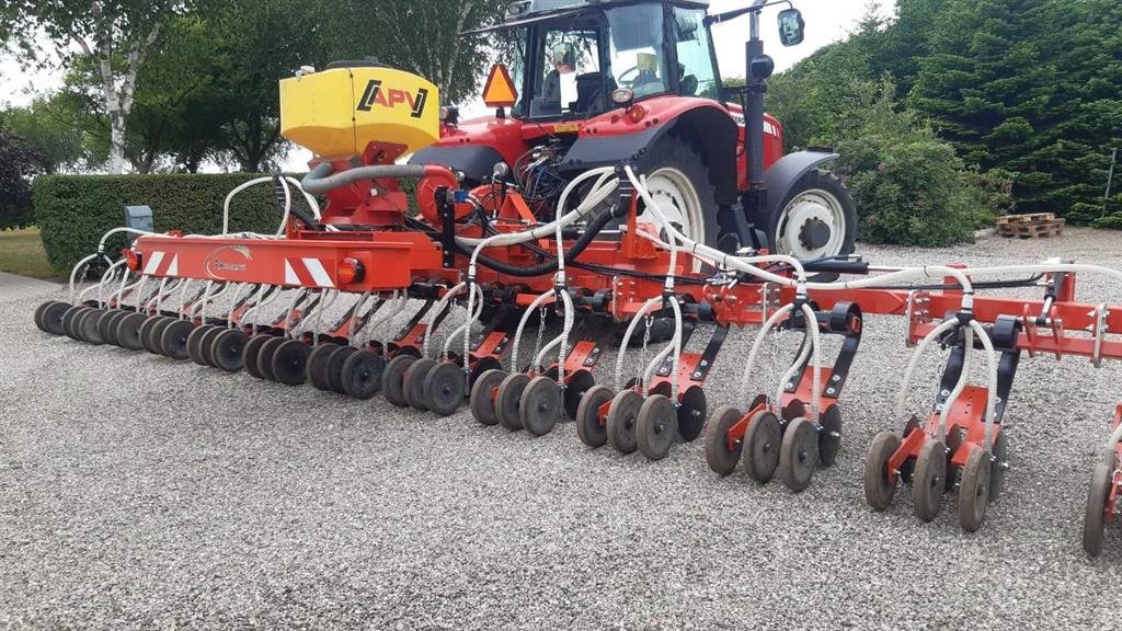 Sonstiges Türe ait Sonstige Nyudviklet frøsåmaskine til majs fra AA maskiner 8-12 rækker med gødning, Gebrauchtmaschine içinde Vojens (resim 1)