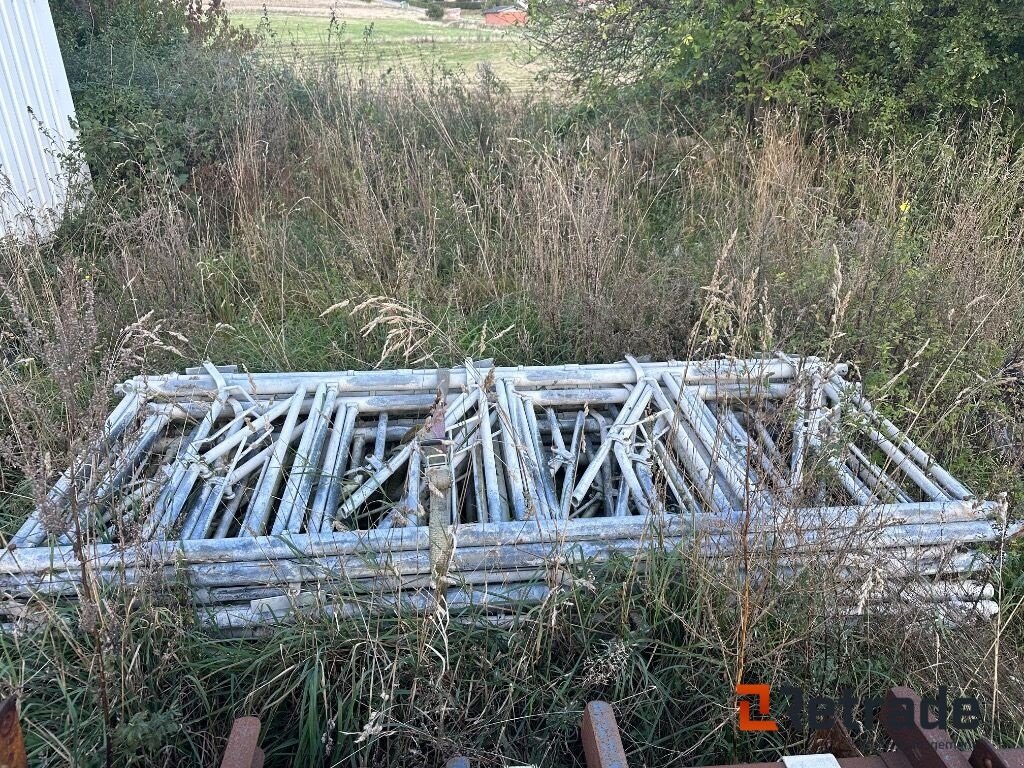 Sonstiges des Typs Sonstige Stal inventar 22 stk holder til 28 køre hegn 7 stk Rør 20 a 3 meterRør 12 a 4 meter Spand med låse jernMed 2 stk låger, Gebrauchtmaschine in Rødovre (Bild 4)