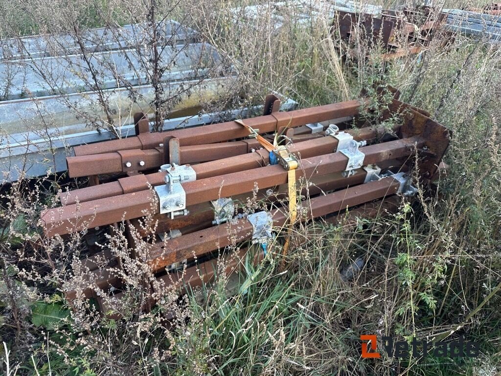 Sonstiges des Typs Sonstige Stal inventar 22 stk holder til 28 køre hegn 7 stk Rør 20 a 3 meterRør 12 a 4 meter Spand med låse jernMed 2 stk låger, Gebrauchtmaschine in Rødovre (Bild 5)