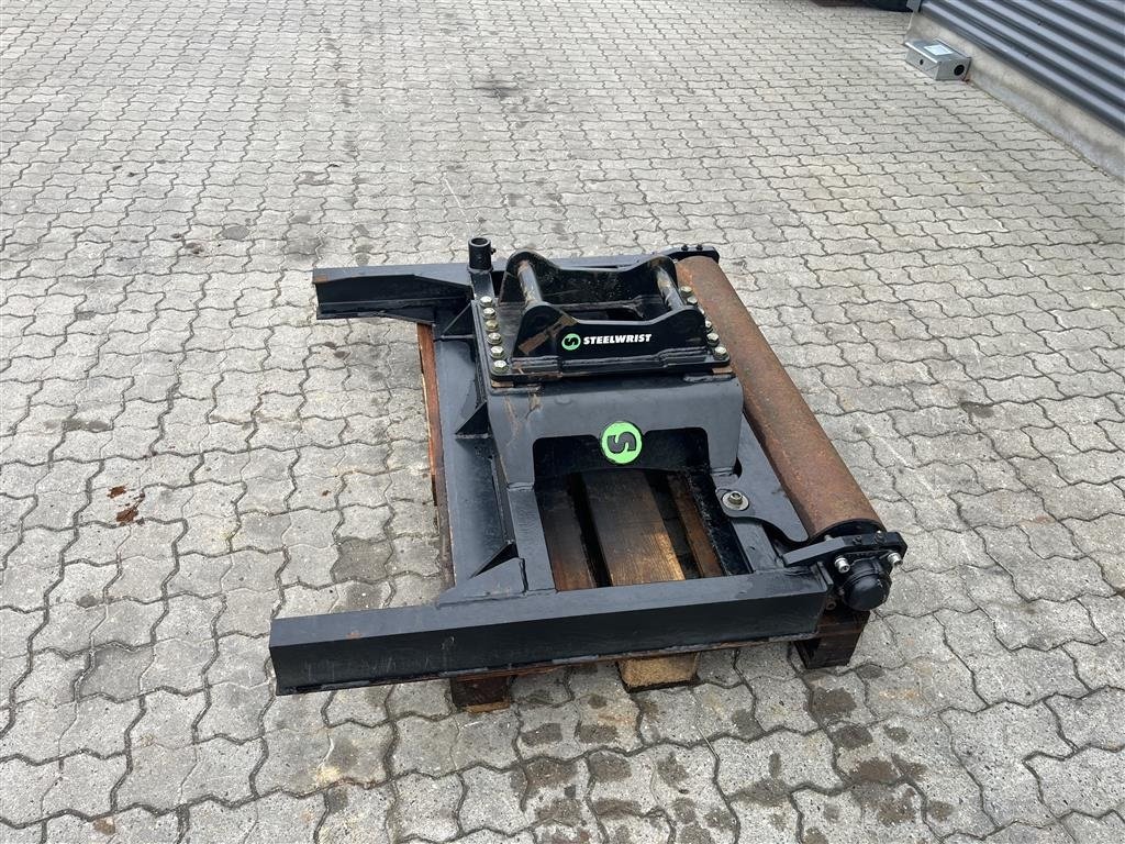 Sonstiges des Typs Sonstige Steelwrist afretter med rulle s40 fæste, Gebrauchtmaschine in Rønnede (Bild 2)