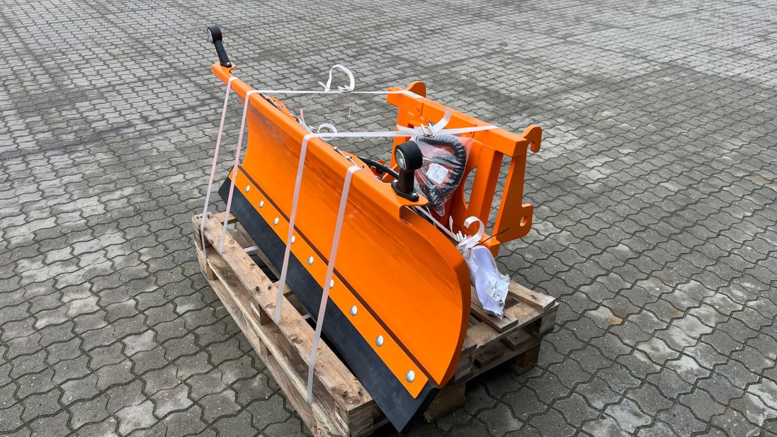 Sonstiges des Typs Stöckli Pro g103 150 150cm sneplov med hydraulisk sving og Giant fæste, Gebrauchtmaschine in Rønnede (Bild 4)