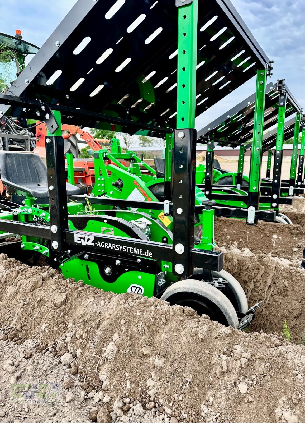 Spargeltopfpflanzmaschine Türe ait Sfoggia STP Spargelpflanzmaschine, Neumaschine içinde Ebersberg (resim 1)