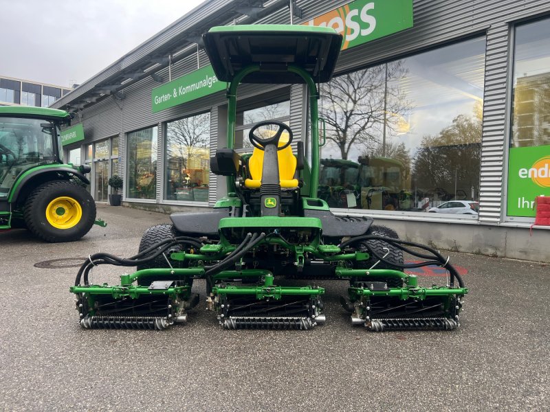 Spindelmäher des Typs John Deere 8700A, Neumaschine in München (Bild 1)