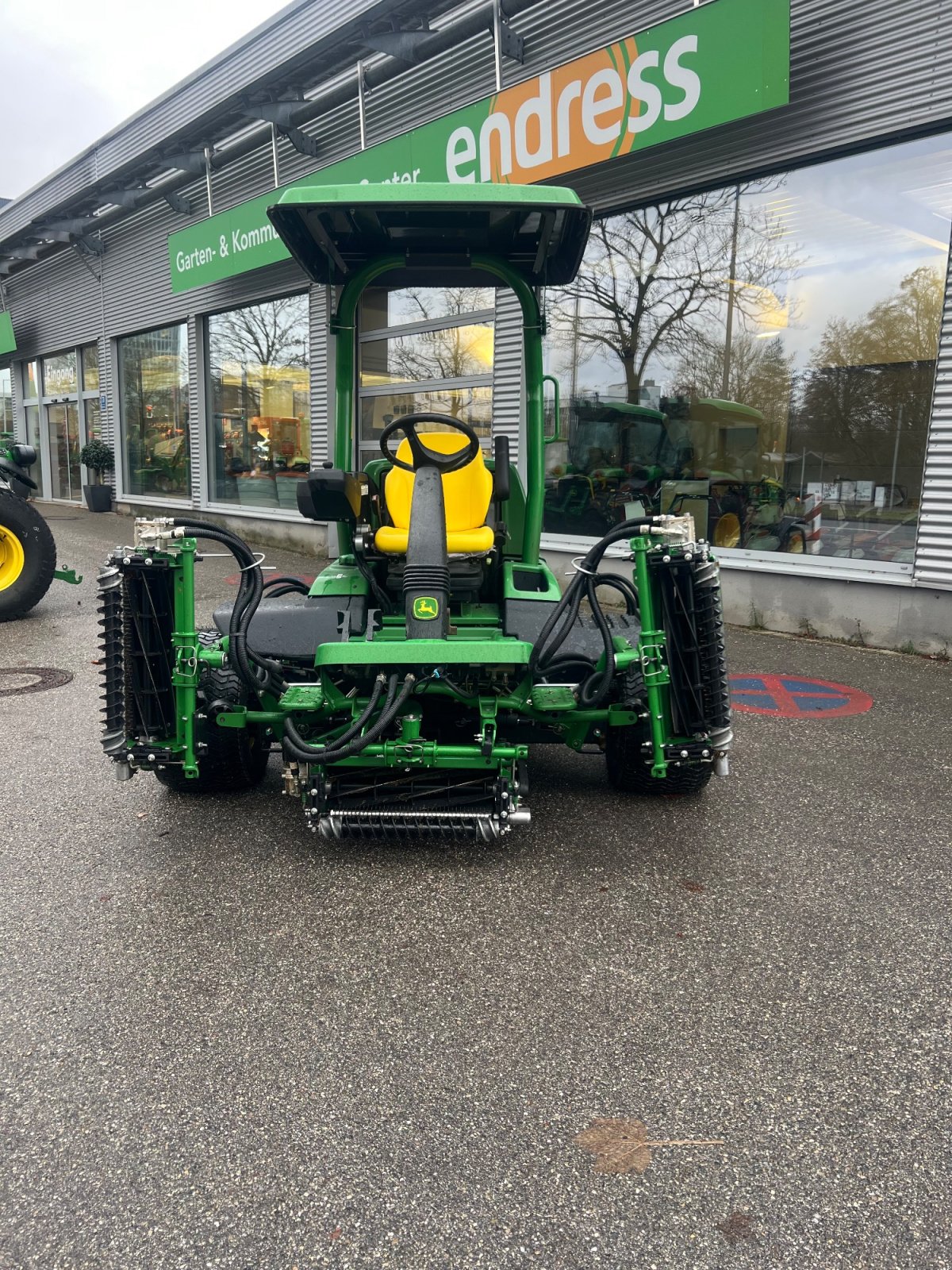 Spindelmäher des Typs John Deere 8700A, Neumaschine in München (Bild 7)