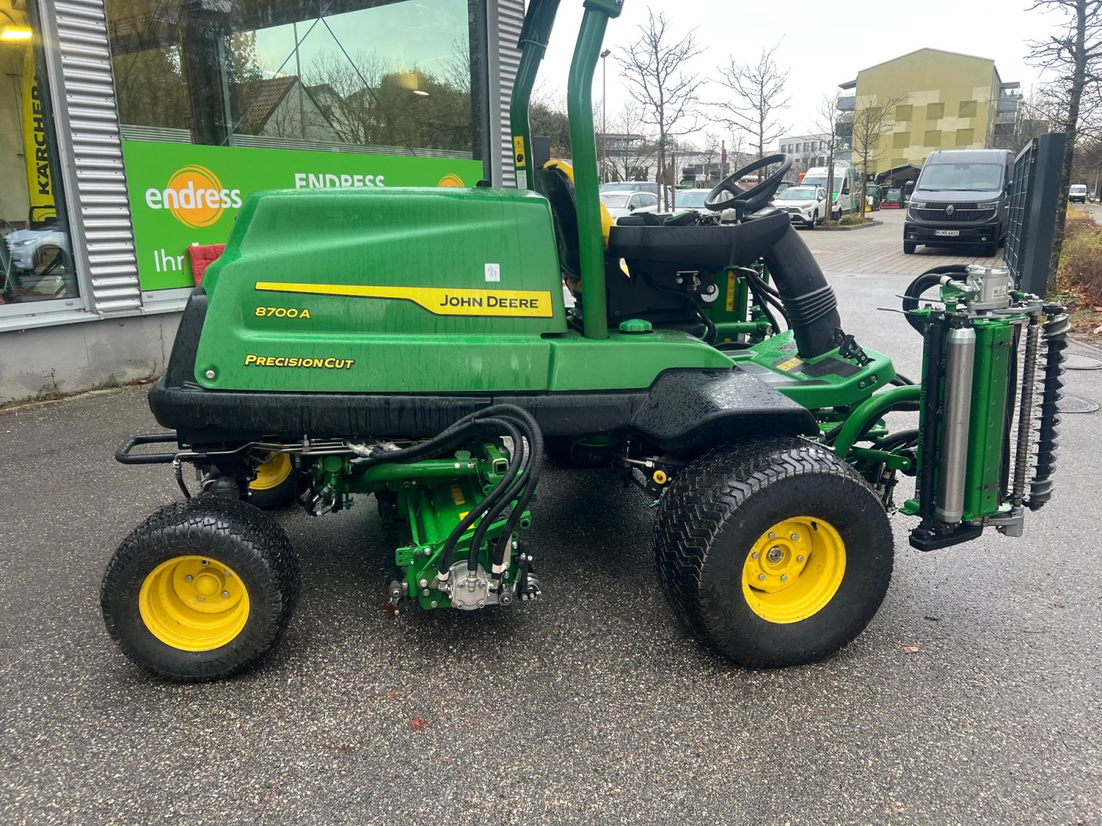 Spindelmäher des Typs John Deere 8700A, Neumaschine in München (Bild 11)