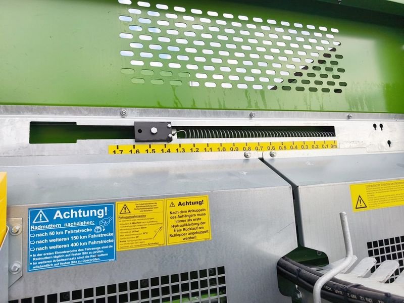 Stalldungstreuer des Typs Bergmann TSW 3140 T Universalstreuer, Neumaschine in St. Marienkirchen (Bild 12)