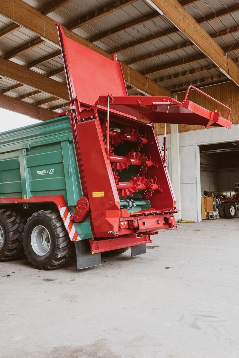 Stalldungstreuer des Typs Farmtech FORTIS 3000, Neumaschine in Rovisce (Bild 17)
