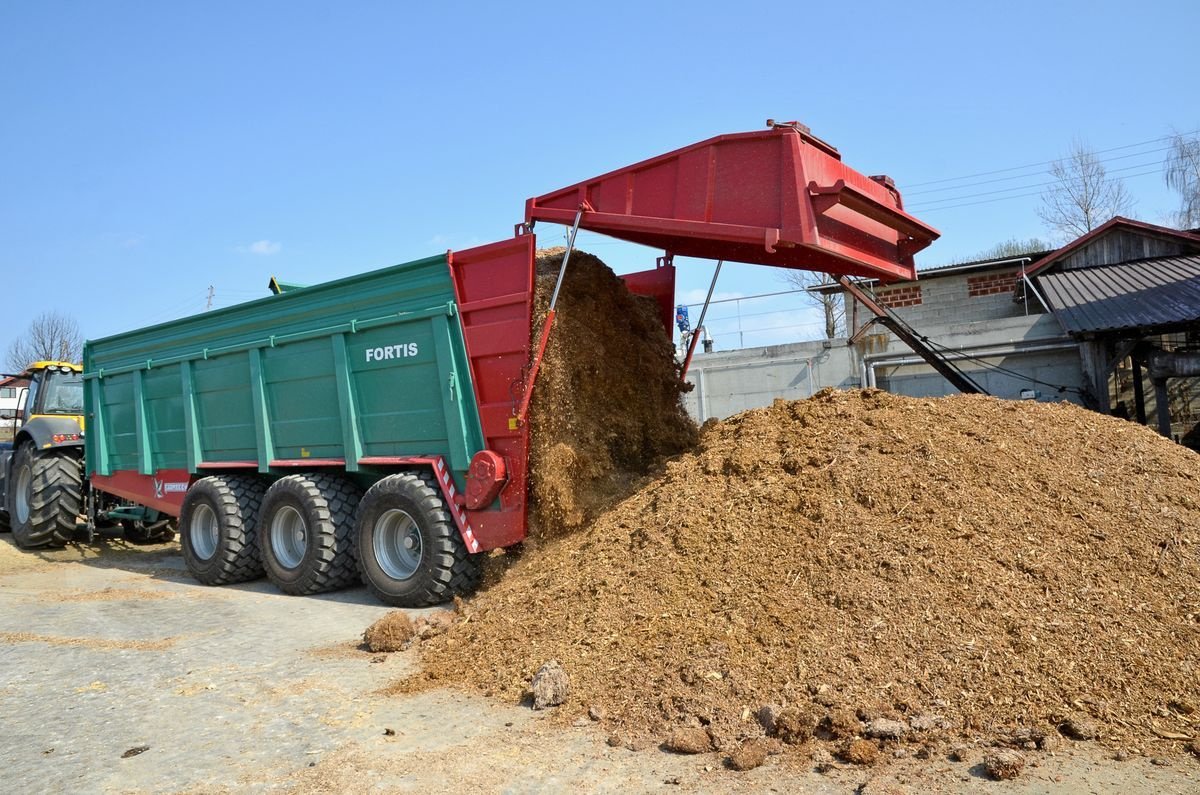 Stalldungstreuer des Typs Farmtech FORTIS 3000, Neumaschine in Rovisce (Bild 11)