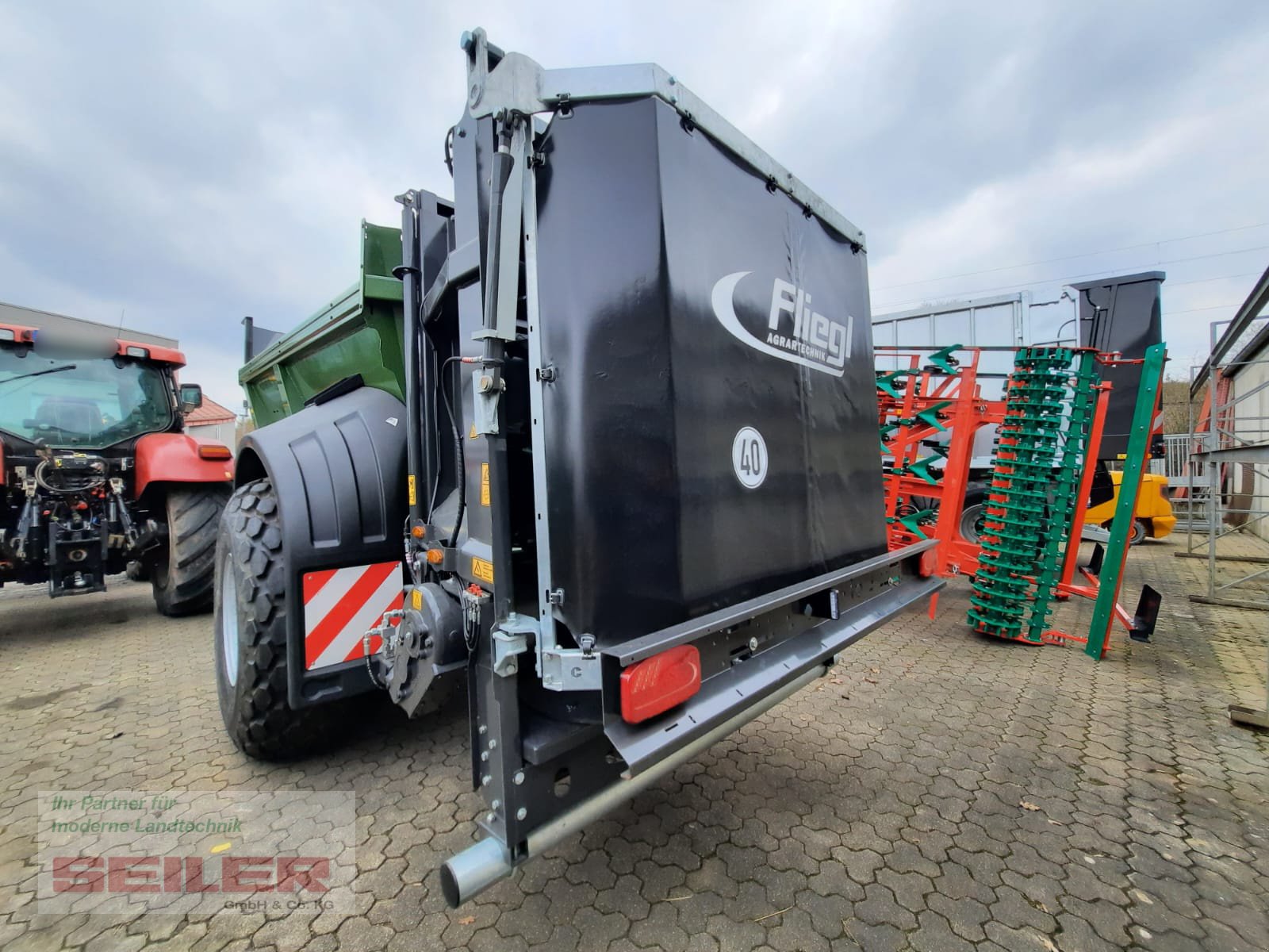 Stalldungstreuer des Typs Fliegl KDS 120 JUNIOR XL 12m³, Neumaschine in Ansbach (Bild 4)