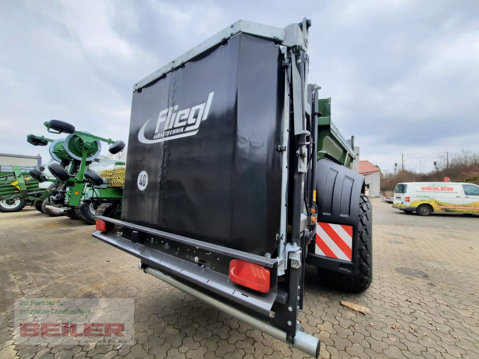 Stalldungstreuer des Typs Fliegl KDS 120 JUNIOR XL 12m³, Neumaschine in Ansbach (Bild 5)