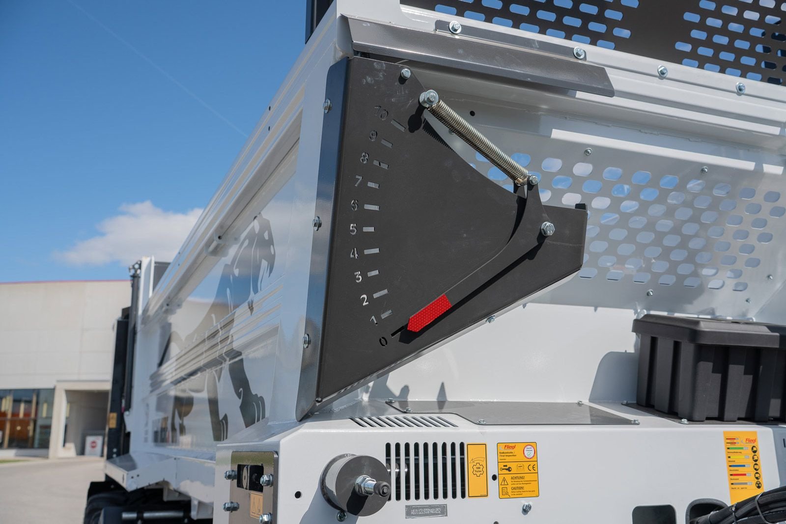 Stalldungstreuer des Typs Fliegl KDS 255 muck control 50 Jahre Limited Edition, Neumaschine in Wallern (Bild 5)