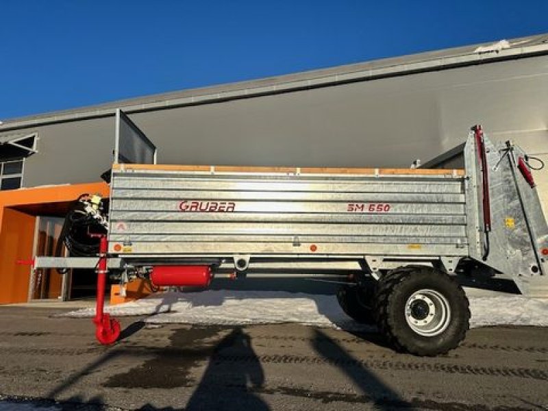 Stalldungstreuer van het type Gruber Miststreuer SM650 Druckluftbremse hydr. Stauwand, Neumaschine in Tamsweg (Foto 2)