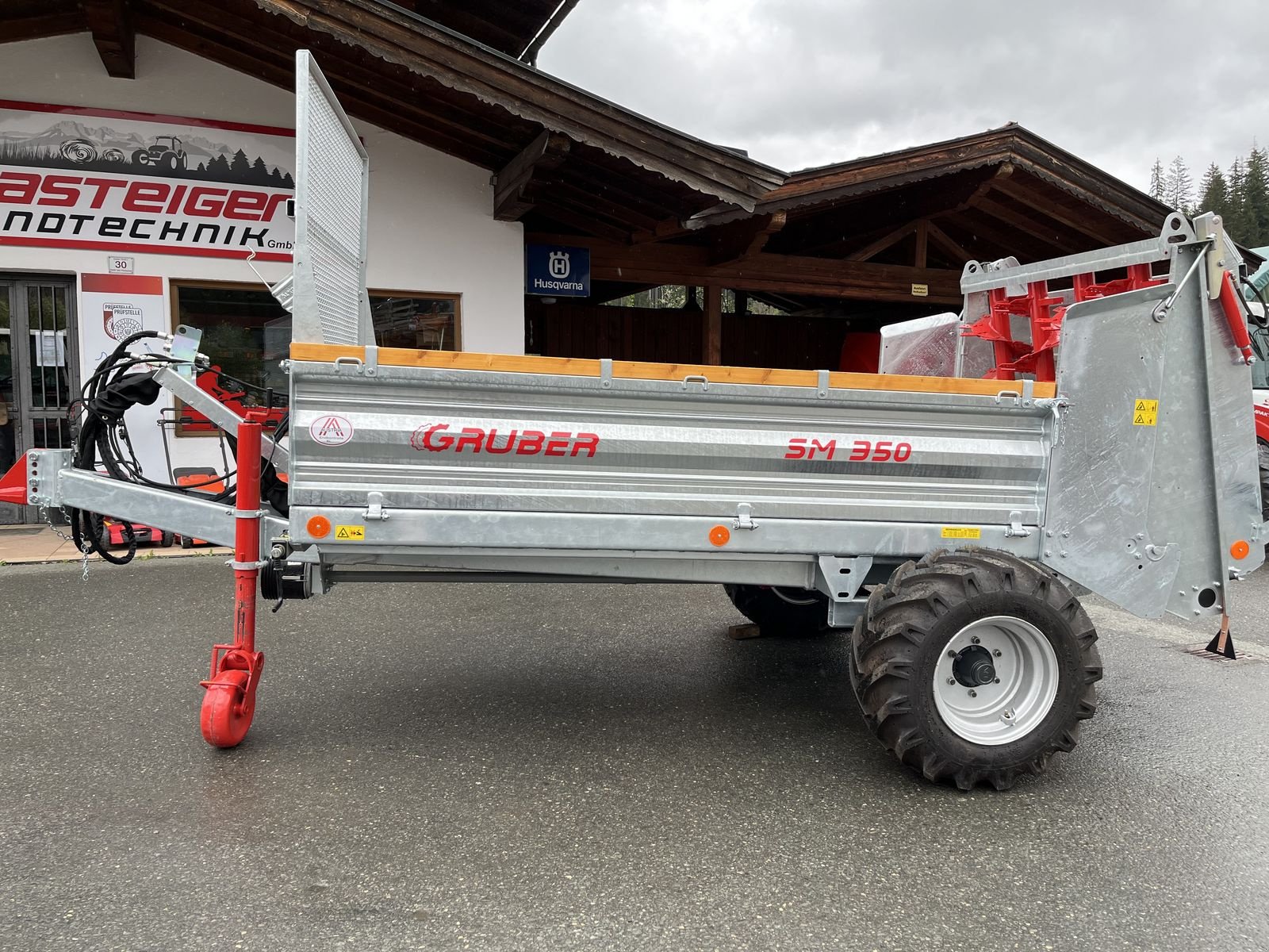 Stalldungstreuer des Typs Gruber SM 350, Neumaschine in Reith bei Kitzbühel (Bild 1)