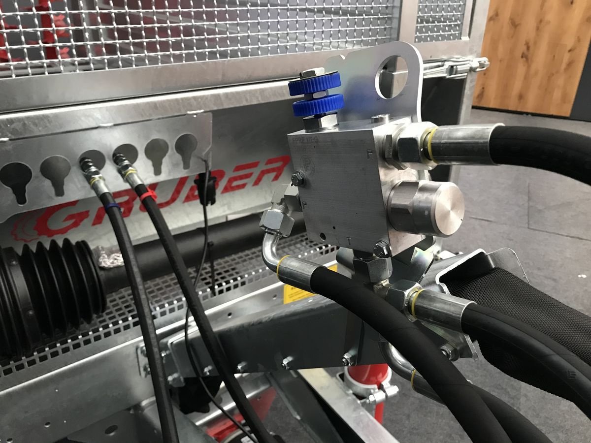 Stalldungstreuer des Typs Gruber Stall-, Bergmiststreuer SM450T Tieflader, Neumaschine in Tamsweg (Bild 2)