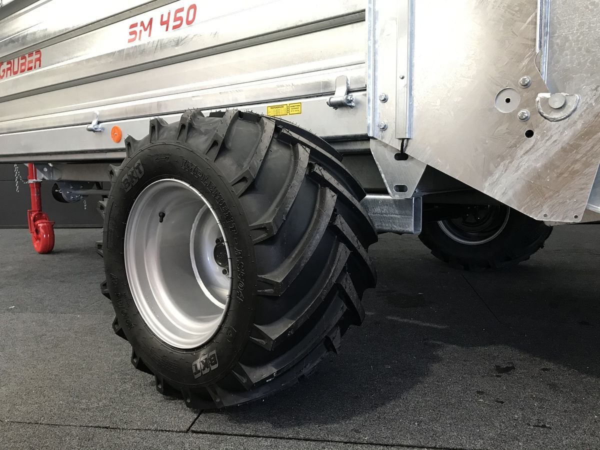 Stalldungstreuer des Typs Gruber Stall-, Bergmiststreuer SM450T Tieflader, Neumaschine in Tamsweg (Bild 9)