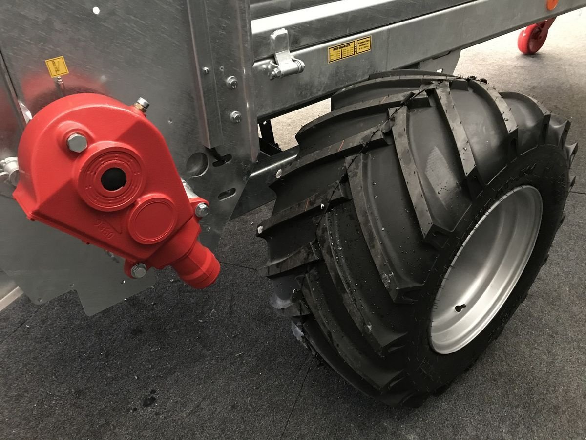 Stalldungstreuer des Typs Gruber Stall-, Bergmiststreuer SM450T Tieflader, Neumaschine in Tamsweg (Bild 14)