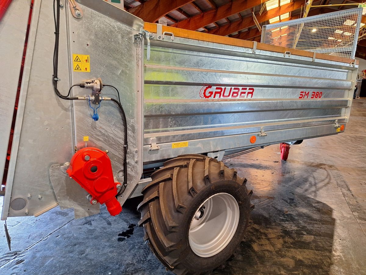 Stalldungstreuer des Typs Gruber Stallmiststreuer SM 380T verzinkt, Neumaschine in Bergheim (Bild 5)