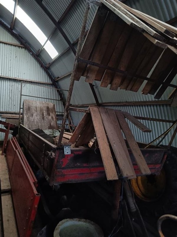 Stalldungstreuer des Typs JF AV3  vogn med møgspreder og bagsmæk, Gebrauchtmaschine in Egtved (Bild 1)