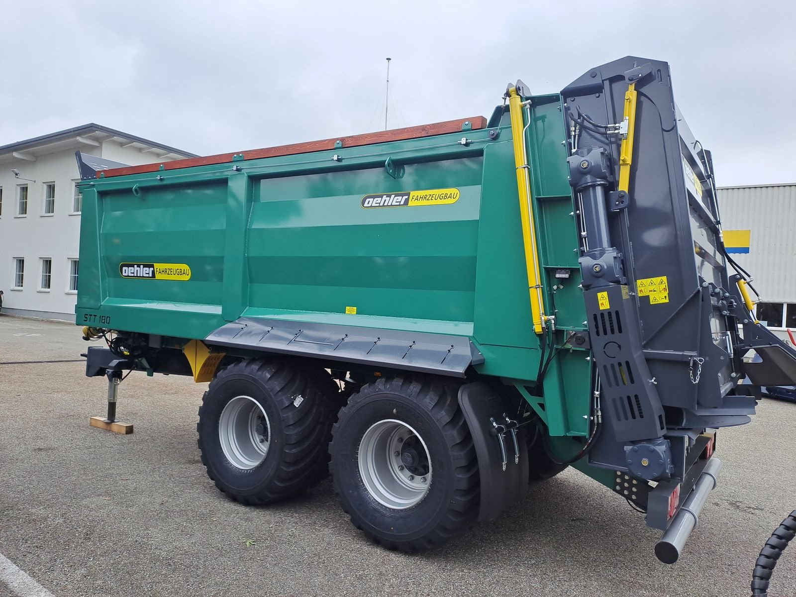 Stalldungstreuer des Typs Oehler OL STT 180, Neumaschine in Burgkirchen (Bild 8)