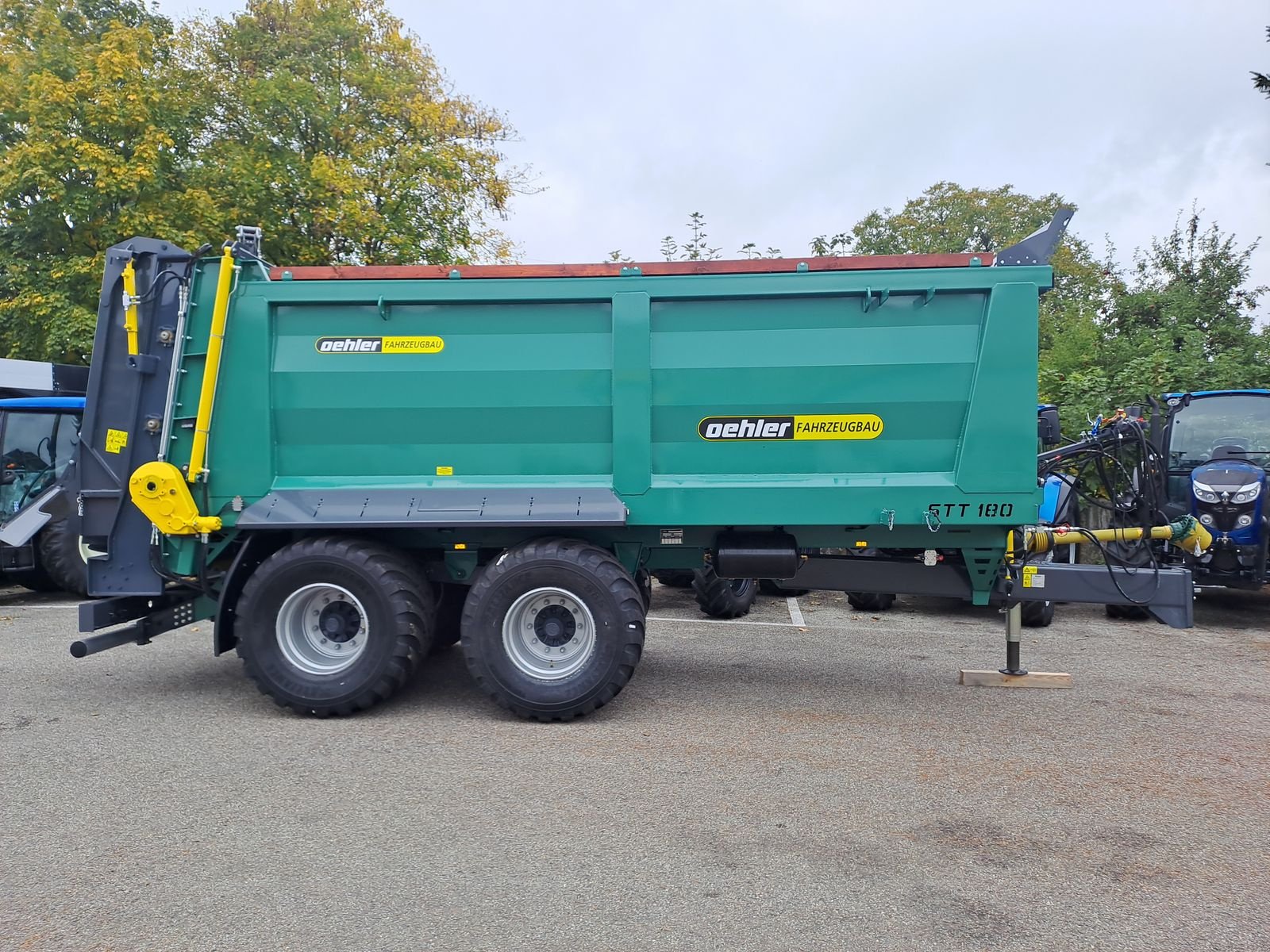 Stalldungstreuer des Typs Oehler OL STT 180, Neumaschine in Burgkirchen (Bild 3)
