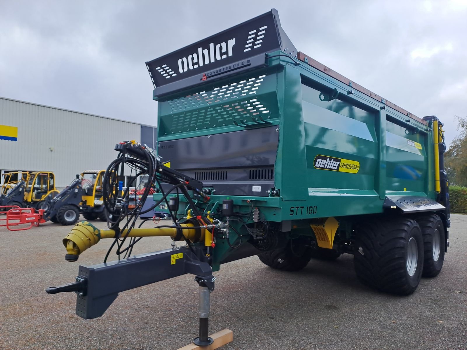 Stalldungstreuer des Typs Oehler OL STT 180, Neumaschine in Burgkirchen (Bild 10)