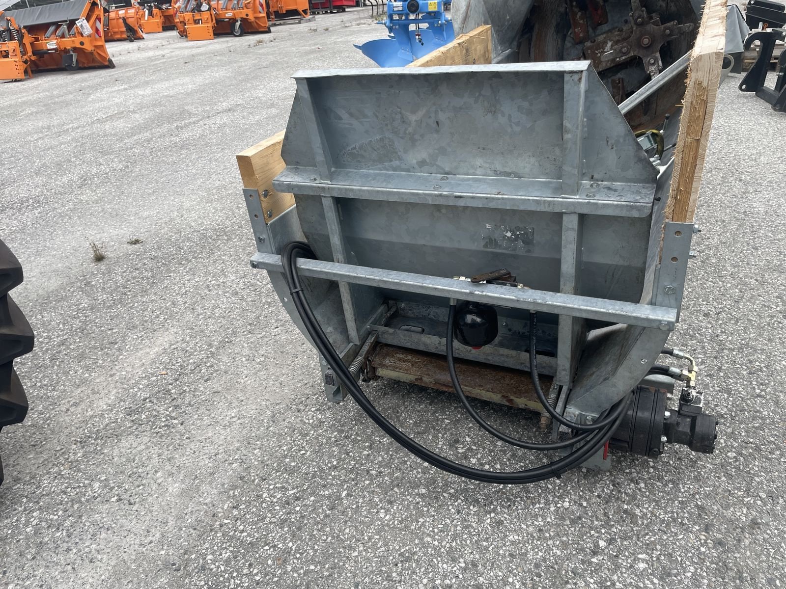 Stalldungstreuer типа Sonstige Aufbauseitenstreuer zu Reform T8 m. langem Radst, Gebrauchtmaschine в Schlitters (Фотография 3)