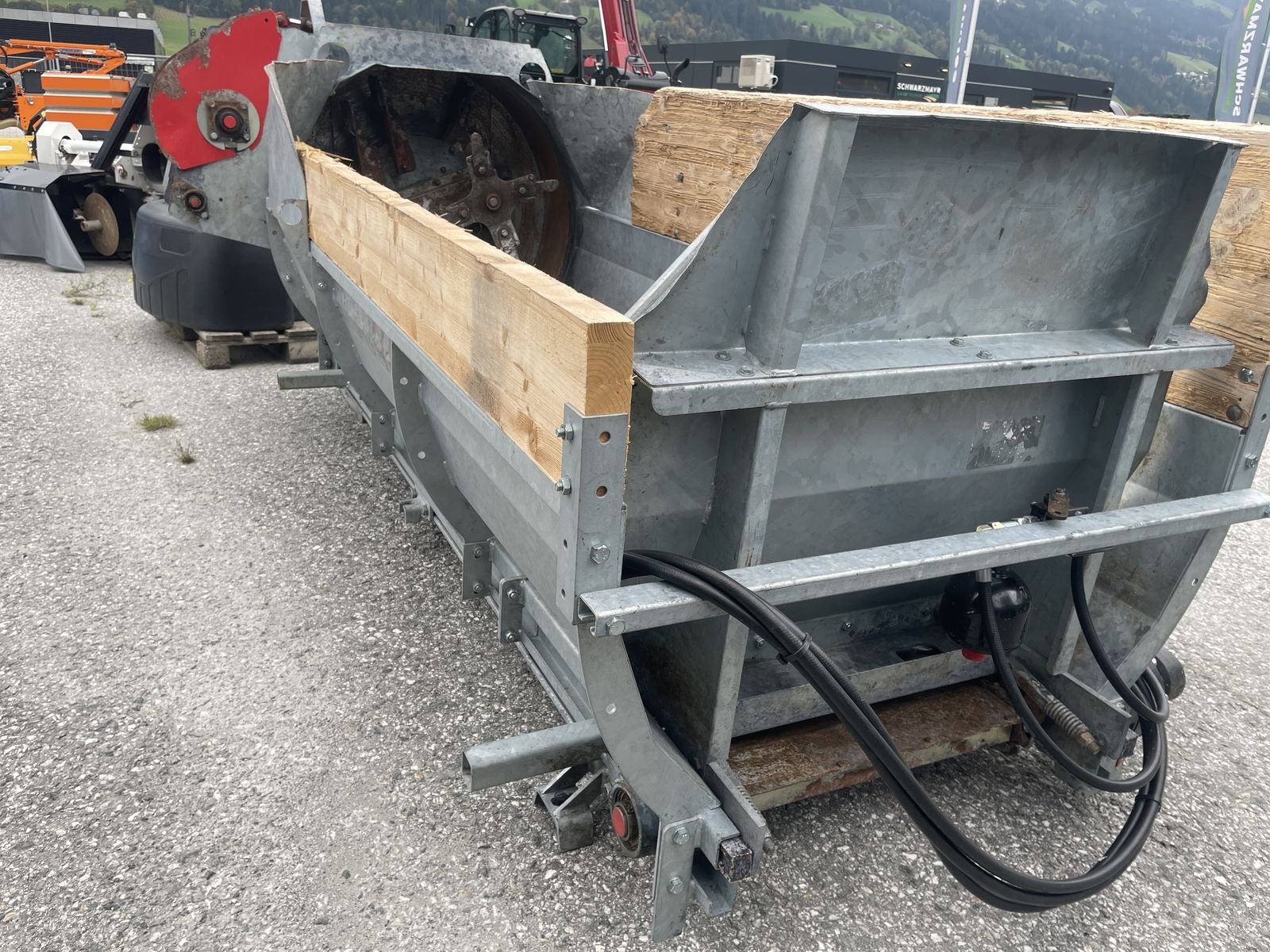 Stalldungstreuer типа Sonstige Aufbauseitenstreuer zu Reform T8 m. langem Radst, Gebrauchtmaschine в Schlitters (Фотография 4)