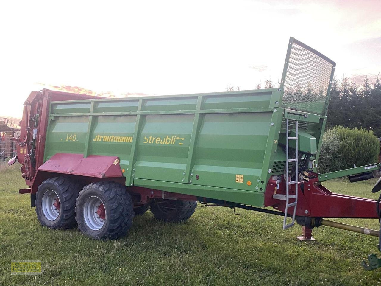 Stalldungstreuer of the type Strautmann MS 1401, Gebrauchtmaschine in Marsberg-Giershagen (Picture 8)