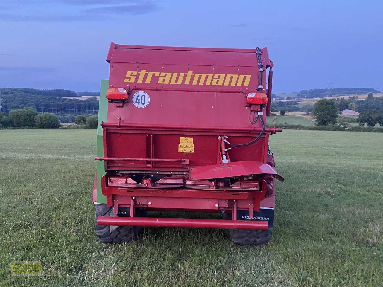 Stalldungstreuer of the type Strautmann MS 1401, Gebrauchtmaschine in Marsberg-Giershagen (Picture 10)