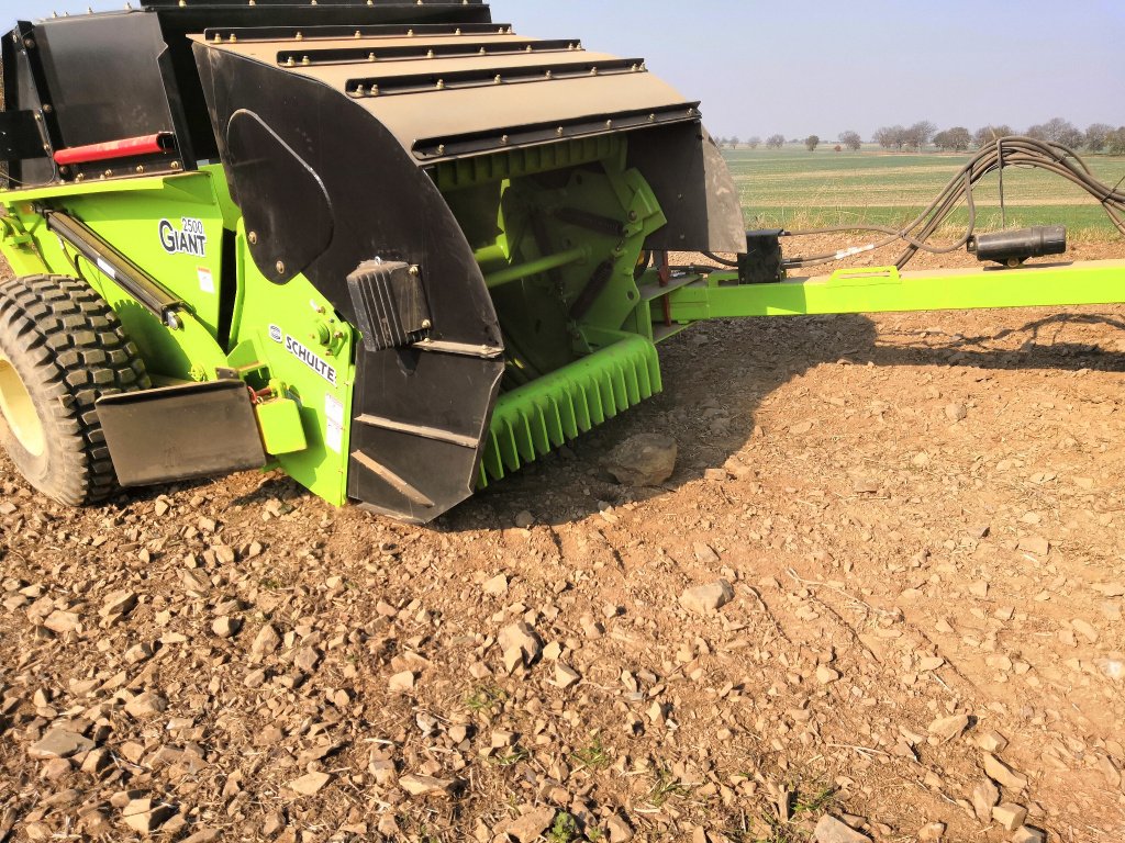 Steinezerkleinerer des Typs Sonstige Schulte 2500 Giant  Steinsammler, Neumaschine in Roudnice nad Labem (Bild 1)