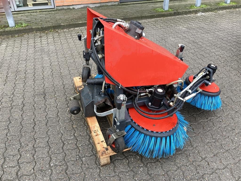 Straßenkehrmaschine des Typs Antonio Carraro Feje-sugeanlæg, Gebrauchtmaschine in Roskilde (Bild 3)